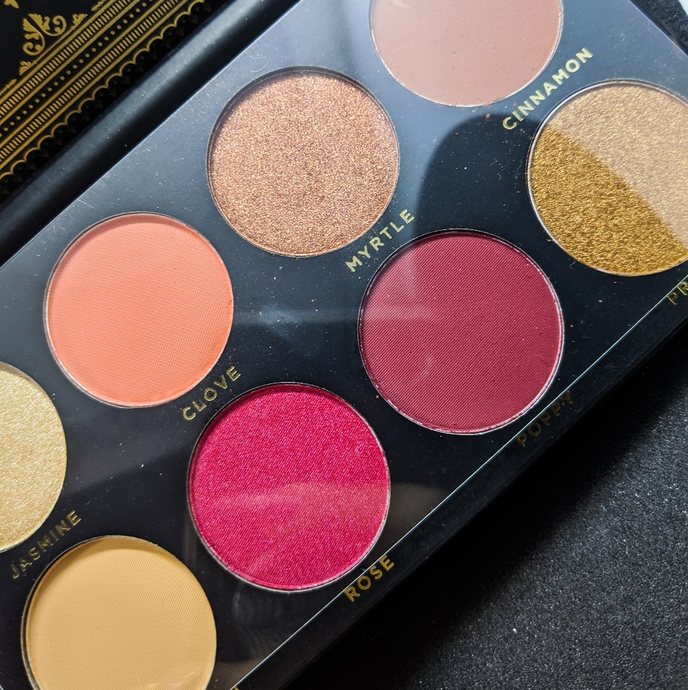 Ace Beaute Grandiose Eyeshadow Pallete